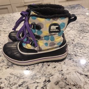 Girls sorel boots size 5